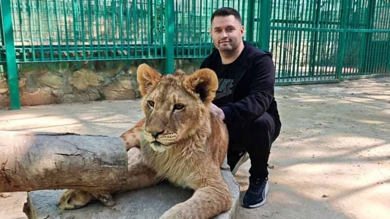 photos with lions antalya